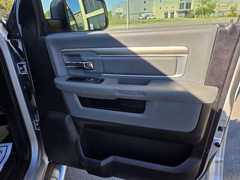 RAM 1500 SLT Quad Cab 2WD 2016