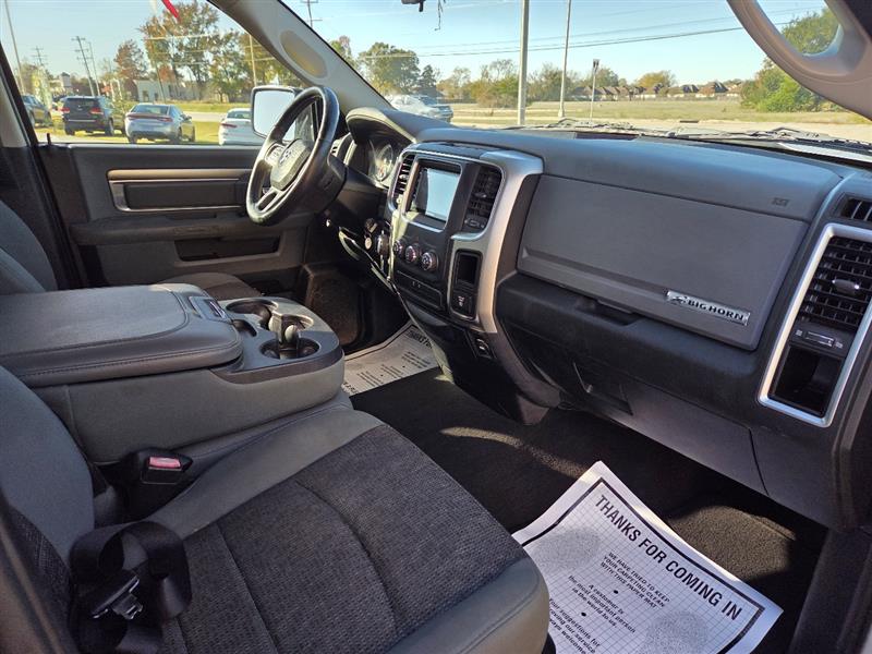 RAM 1500 SLT Quad Cab 2WD 2016