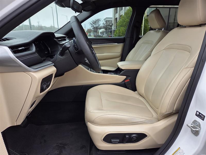 Jeep Grand Cherokee Limited 2WD 2023