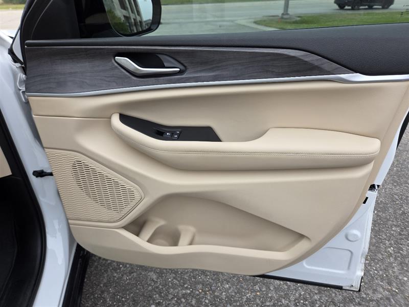 Jeep Grand Cherokee Limited 2WD 2023