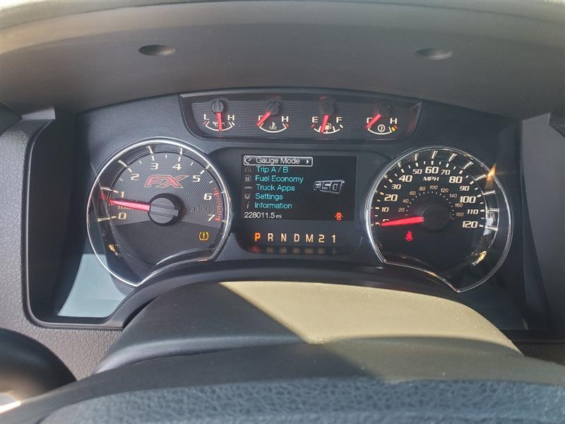 Ford F-150 Platinum SuperCrew 5.5-ft. Bed 4WD 2012