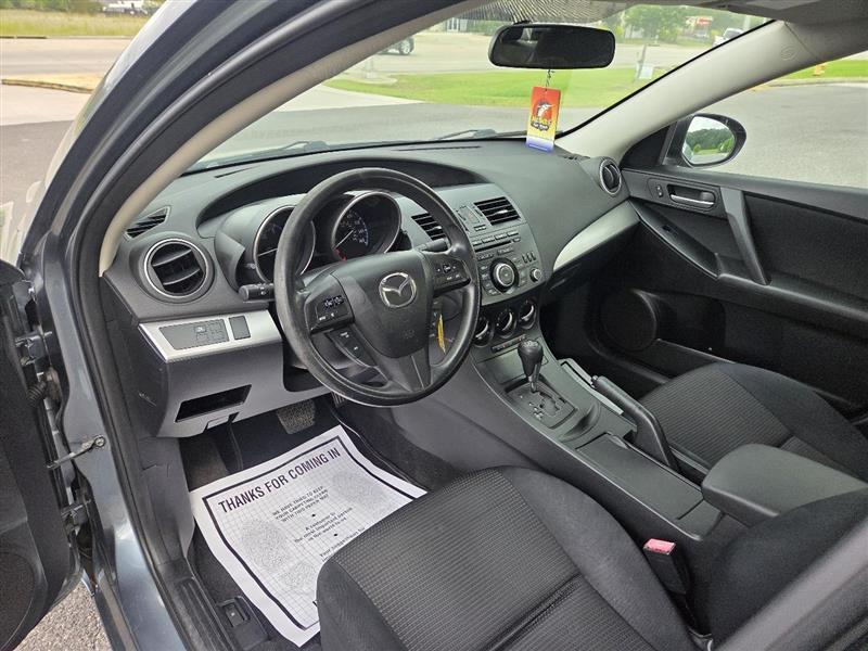 Mazda MAZDA3 i Sport 4-Door 2013