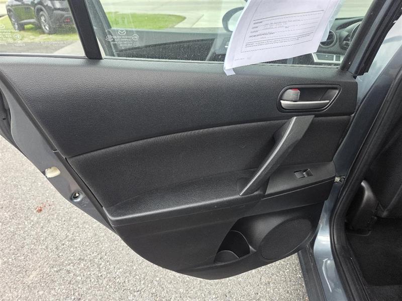 Mazda MAZDA3 i Sport 4-Door 2013