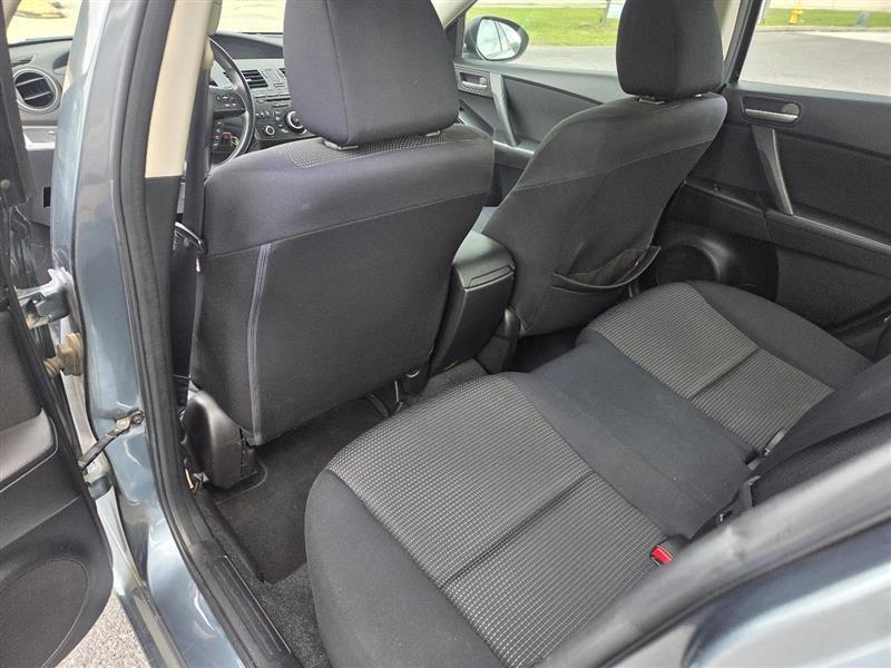 Mazda MAZDA3 i Sport 4-Door 2013