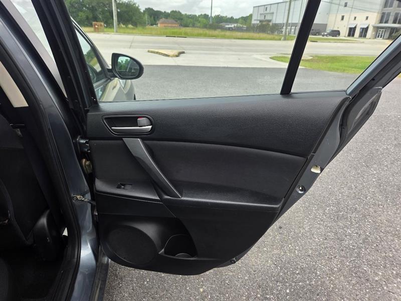 Mazda MAZDA3 i Sport 4-Door 2013