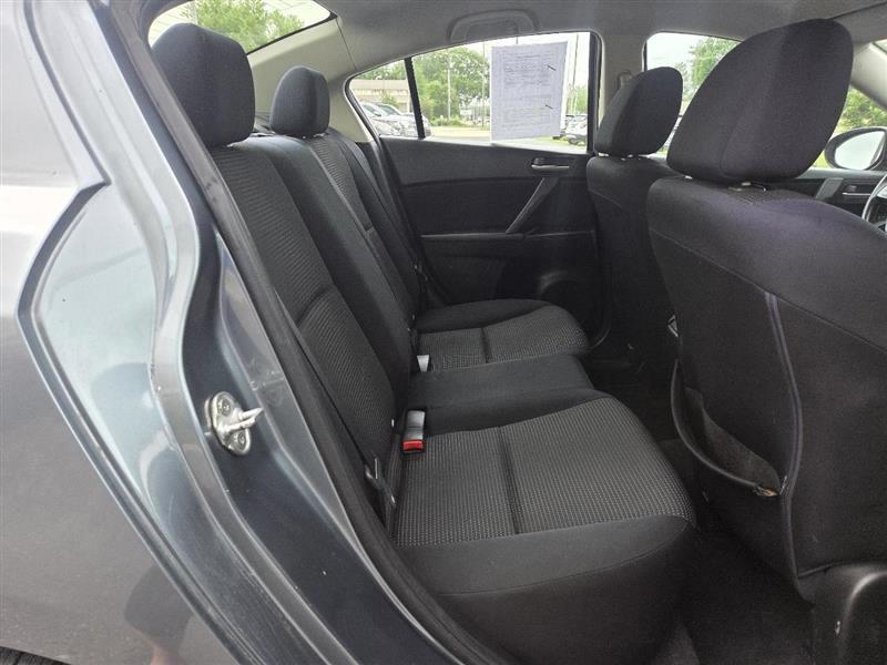 Mazda MAZDA3 i Sport 4-Door 2013