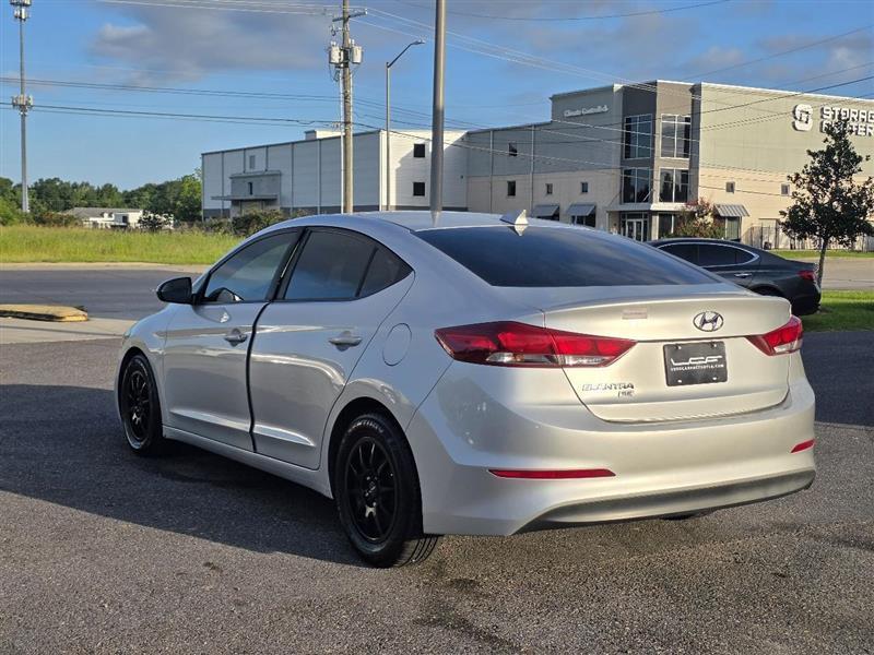 Hyundai Elantra SE 6AT 2017