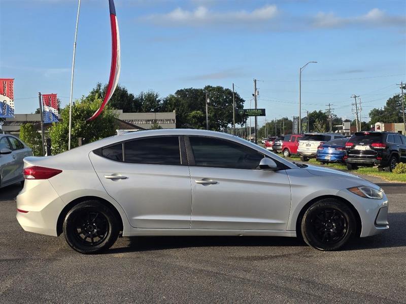 Hyundai Elantra SE 6AT 2017