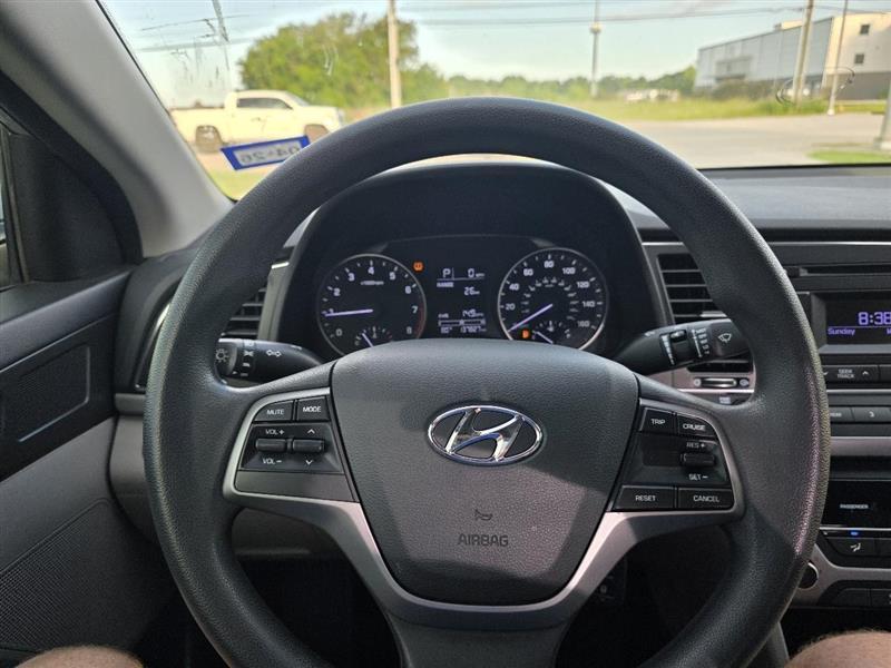 Hyundai Elantra SE 6AT 2017