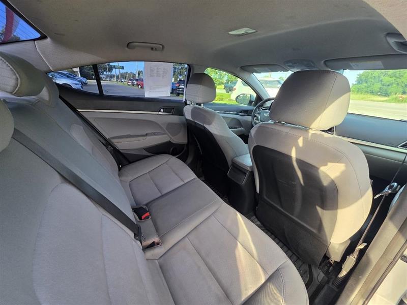 Hyundai Elantra SE 6AT 2017