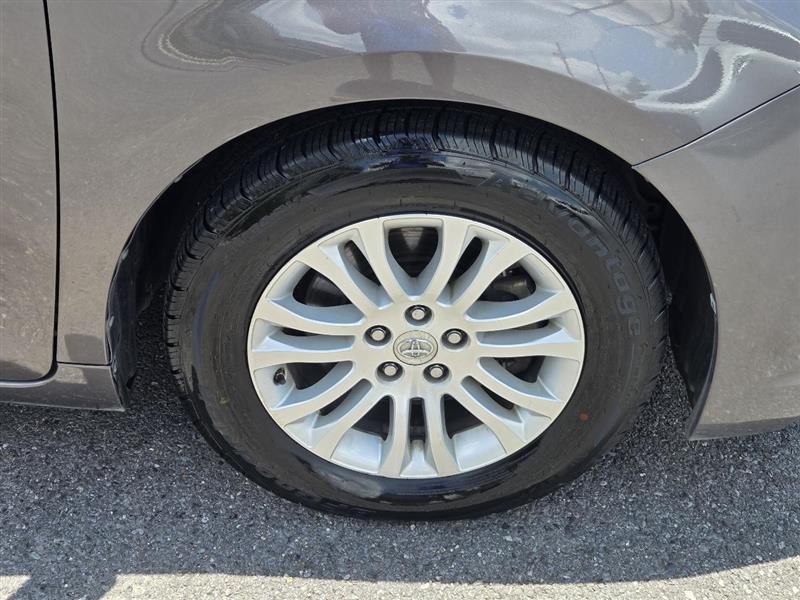 Toyota Sienna Limited Premium FWD 7-Passenger V6 2016