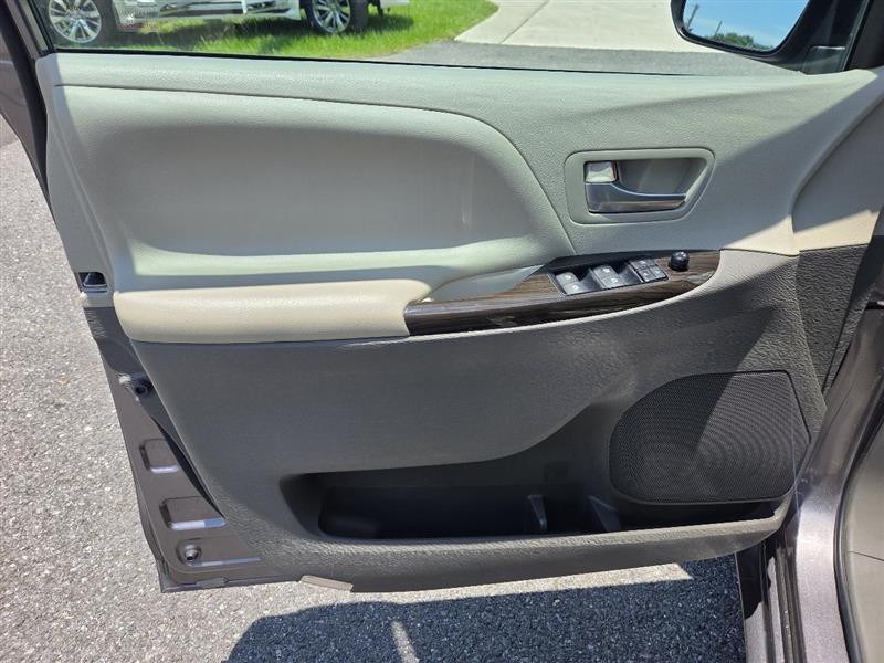Toyota Sienna Limited Premium FWD 7-Passenger V6 2016
