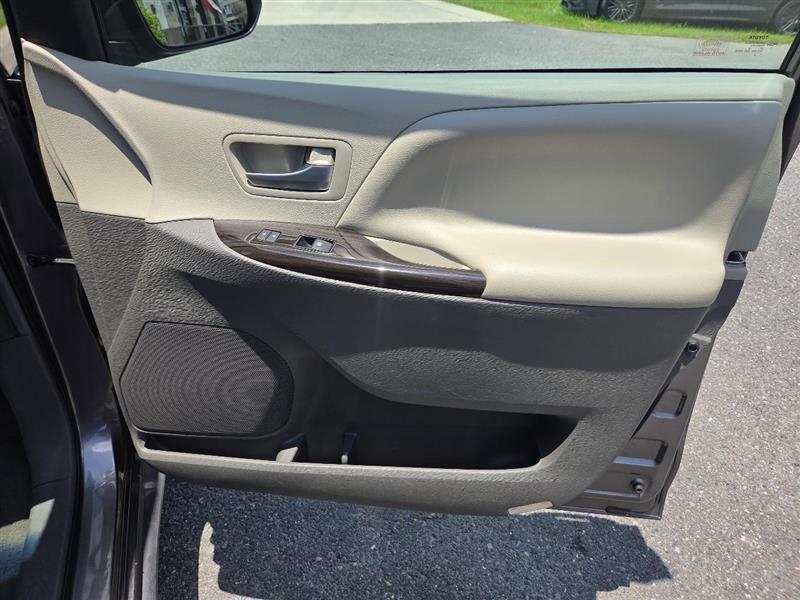Toyota Sienna Limited Premium FWD 7-Passenger V6 2016