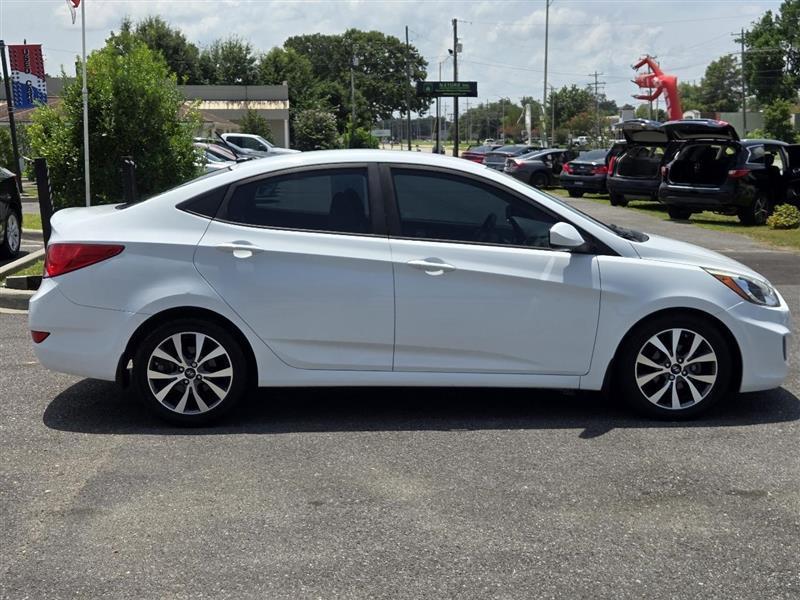 Hyundai Accent SE 4-Door 6A 2017
