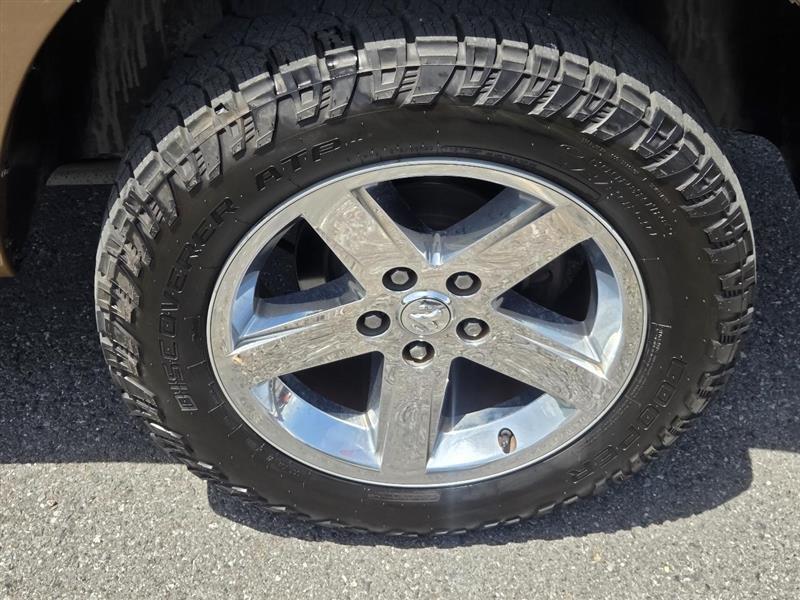 RAM 1500 SLT Crew Cab 2WD 2012