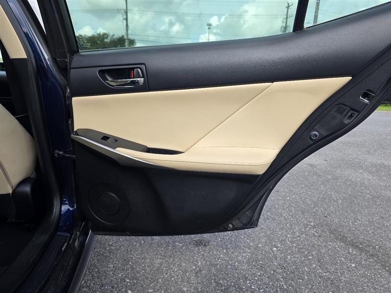 Lexus IS 250 RWD 2015