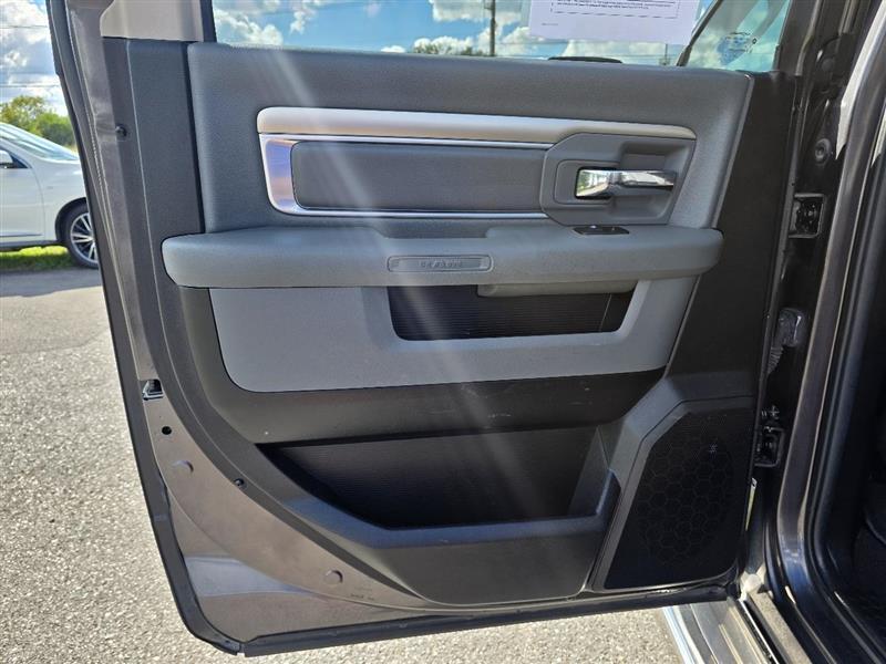 RAM 1500 Classic Tradesman Crew Cab SWB 2WD 2019