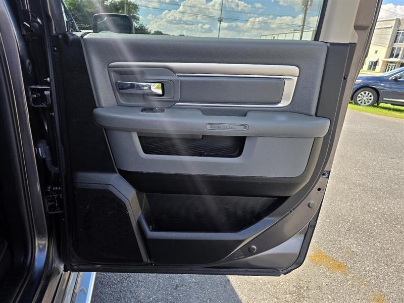 RAM 1500 Classic Tradesman Crew Cab SWB 2WD 2019
