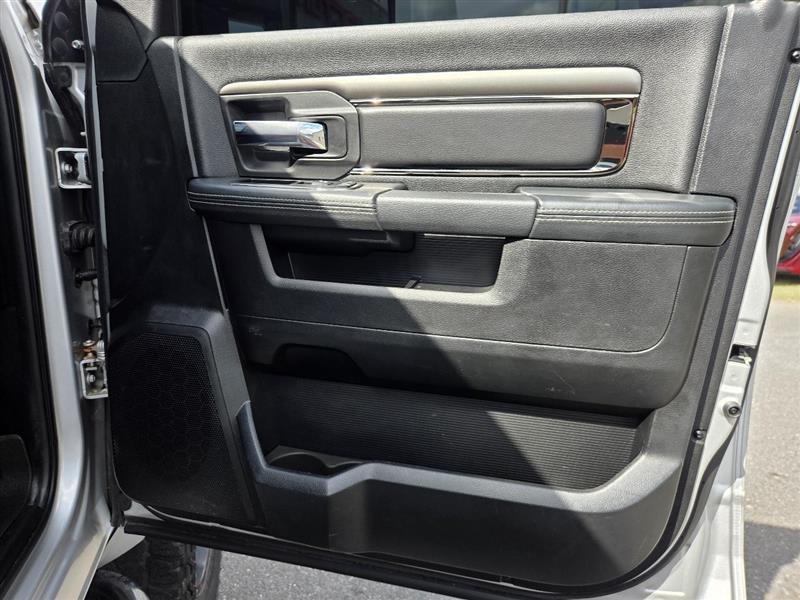 RAM 1500 Sport Crew Cab SWB 2WD 2014