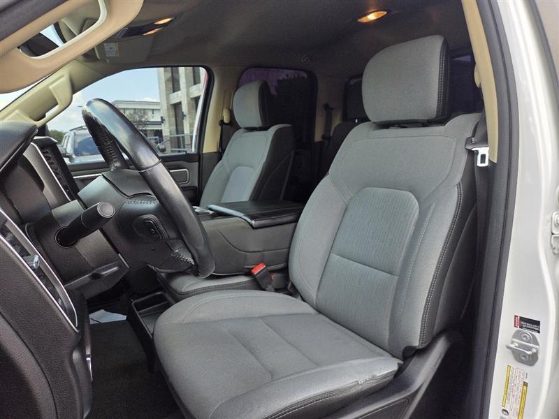 RAM 1500 Big Horn Quad Cab 2WD 2019