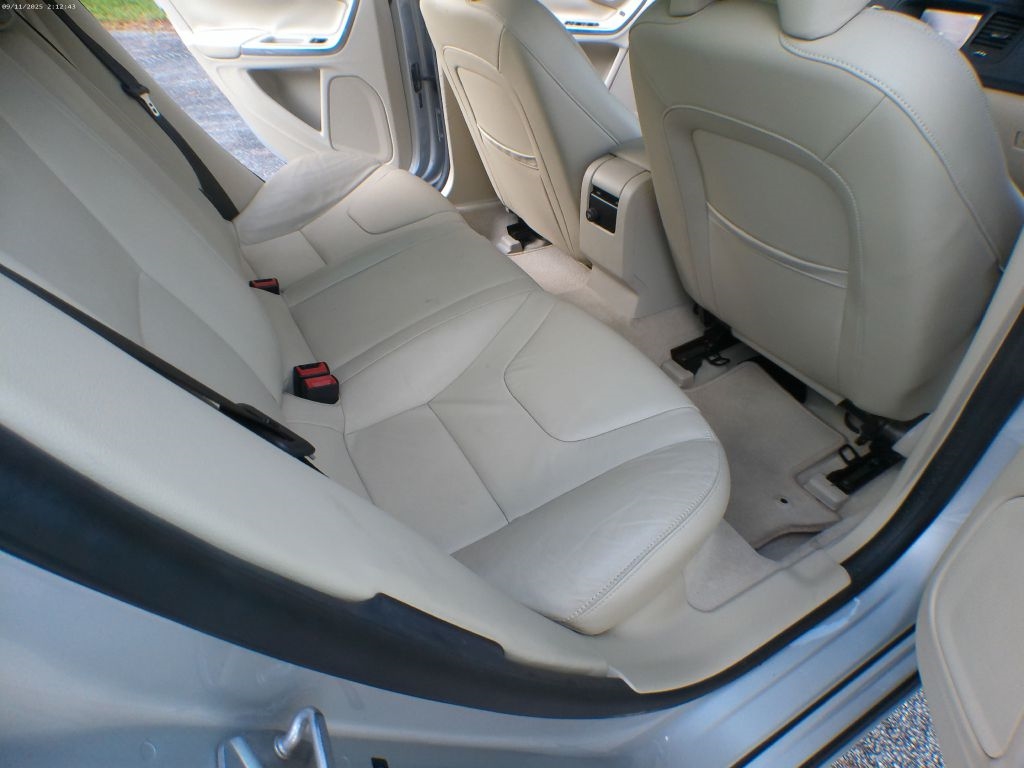 Volvo S60 2.0 2015 Volvo S60 2.0 2015