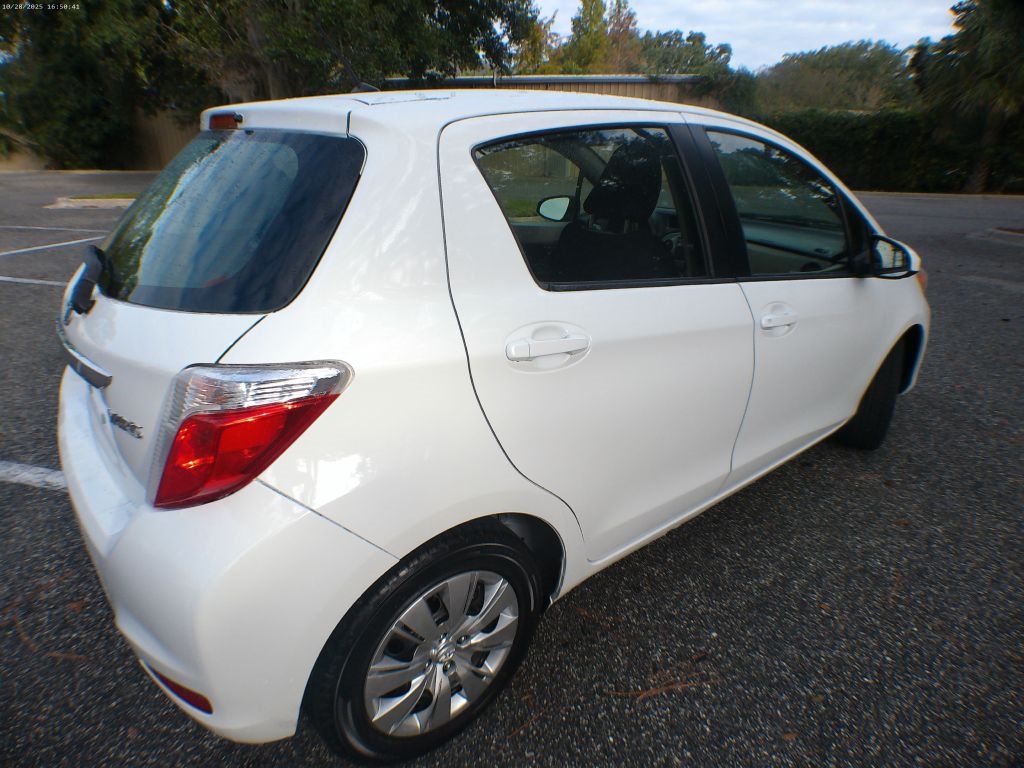Toyota Yaris SE 5-Door AT 2012 Toyota Yaris SE 5-Door AT 2012