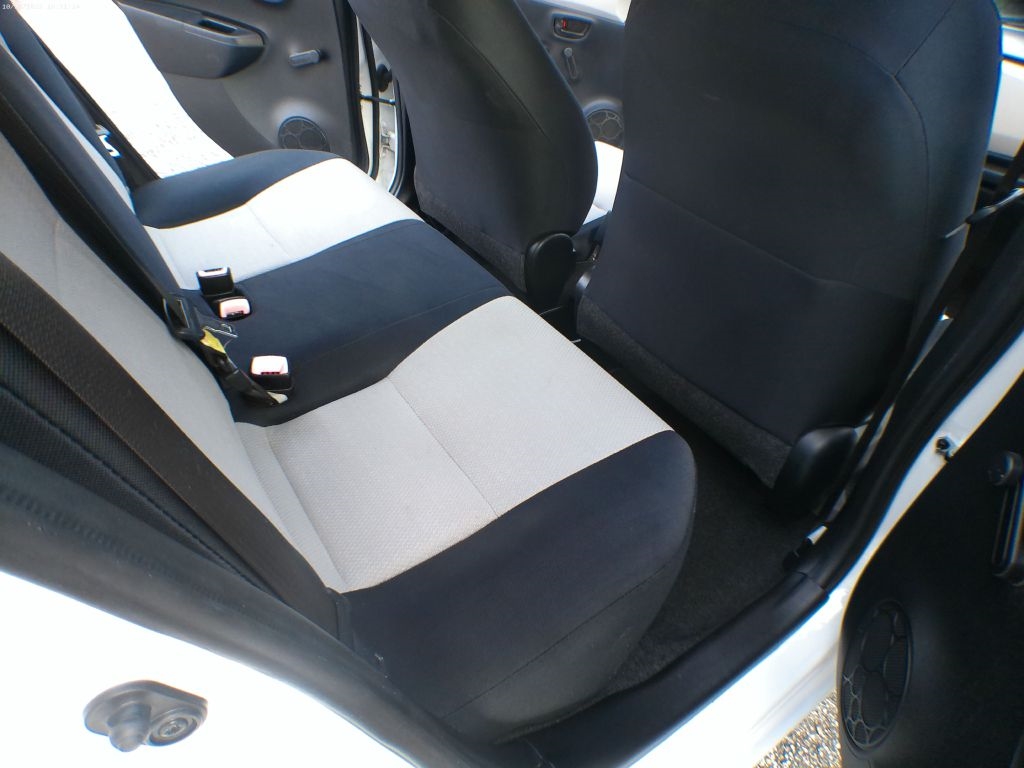 Toyota Yaris SE 5-Door AT 2012 Toyota Yaris SE 5-Door AT 2012