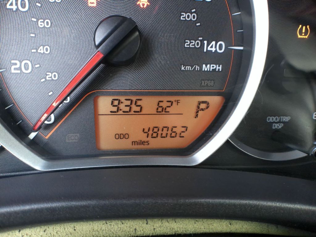 Toyota Yaris SE 5-Door AT 2012 Toyota Yaris SE 5-Door AT 2012