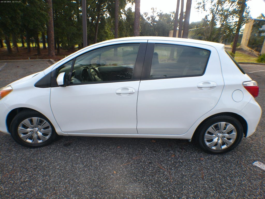 Toyota Yaris SE 5-Door AT 2012 Toyota Yaris SE 5-Door AT 2012