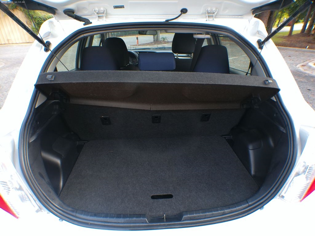 Toyota Yaris SE 5-Door AT 2012 Toyota Yaris SE 5-Door AT 2012