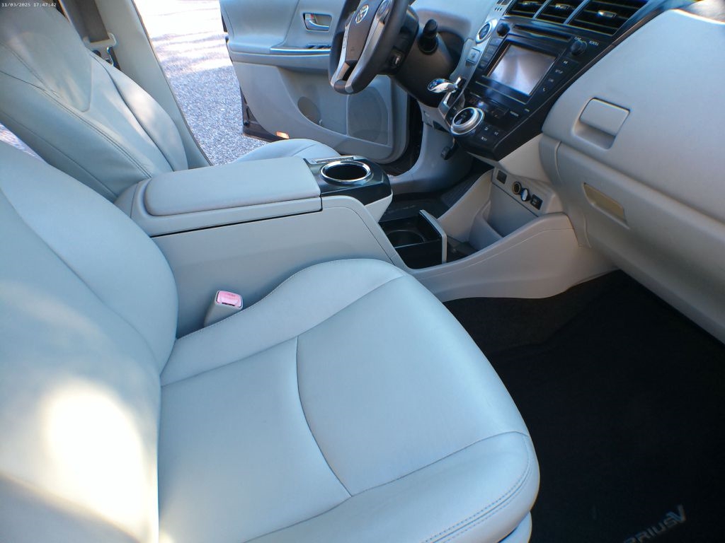 Toyota Prius V Three 2014