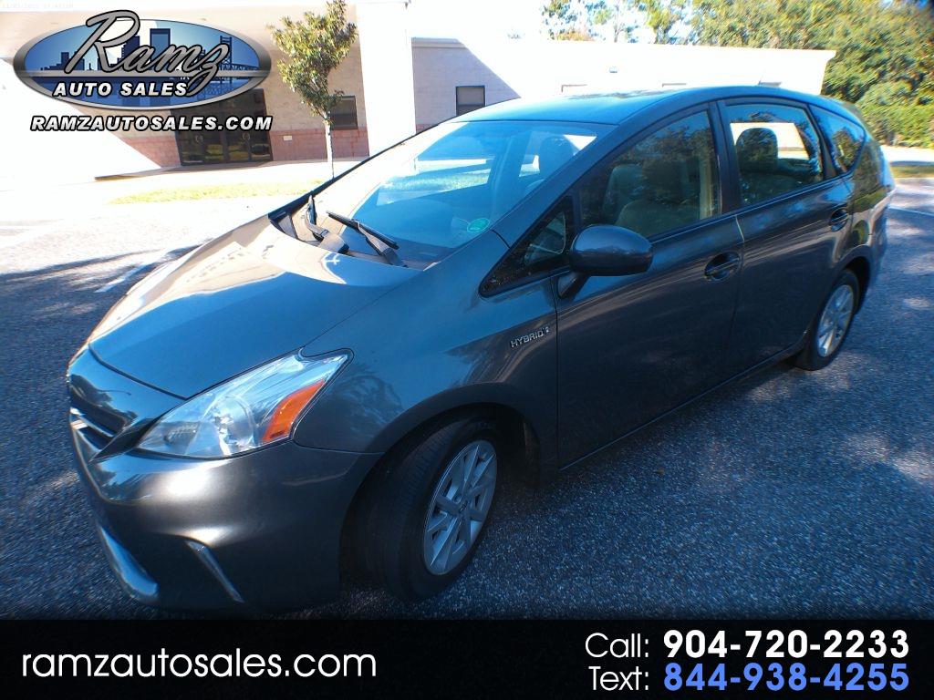 2014 Toyota Prius v Three's photo