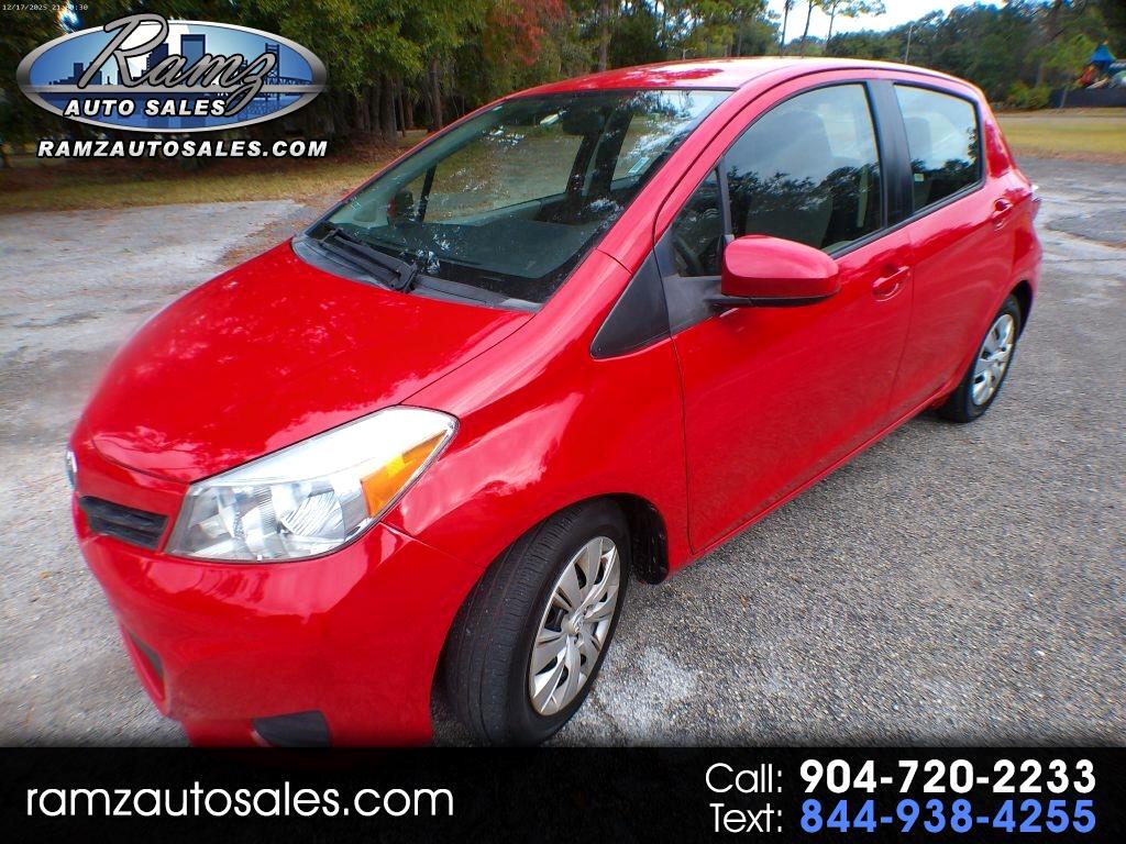 2013 Toyota Yaris LE's photo