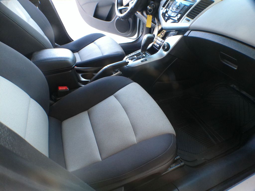 Chevrolet Cruze LS Auto 2014