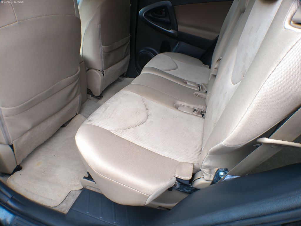 Toyota RAV4 Base I4 2WD 2010