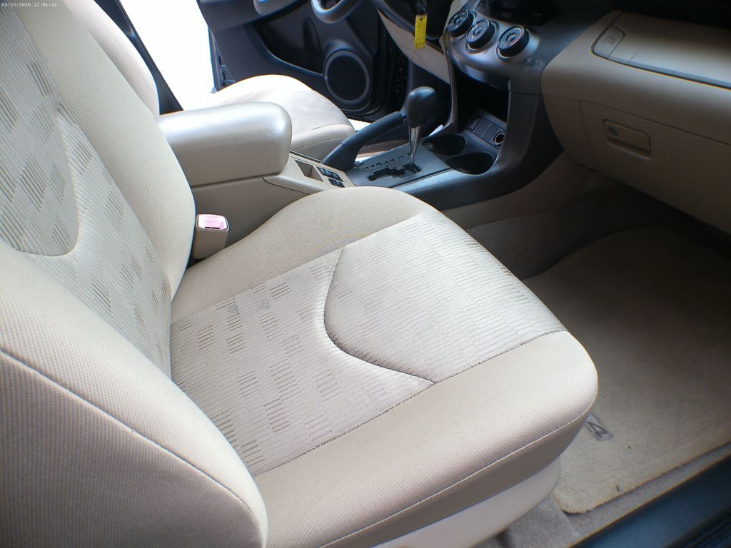 Toyota RAV4 Base I4 2WD 2010