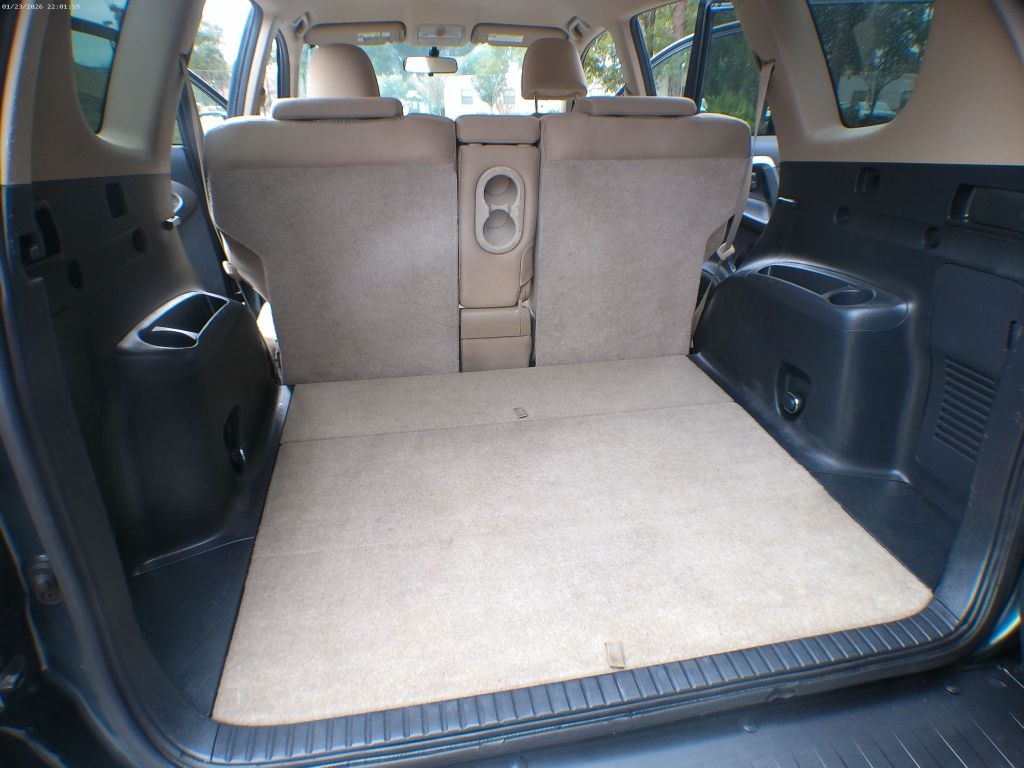 Toyota RAV4 Base I4 2WD 2010