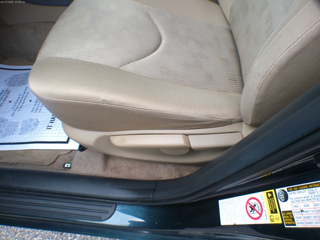 Toyota RAV4 Base I4 2WD 2010