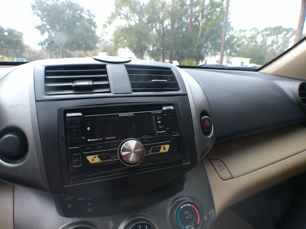 Toyota RAV4 Base I4 2WD 2010