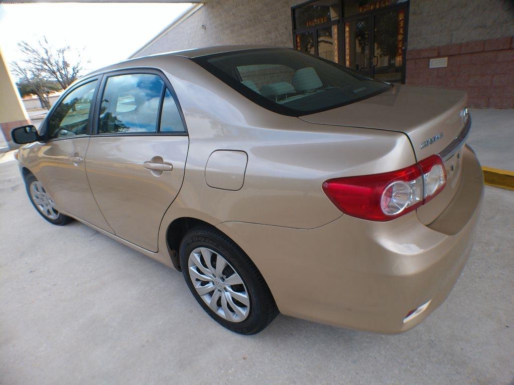 Toyota Corolla S 5-Speed MT 2012