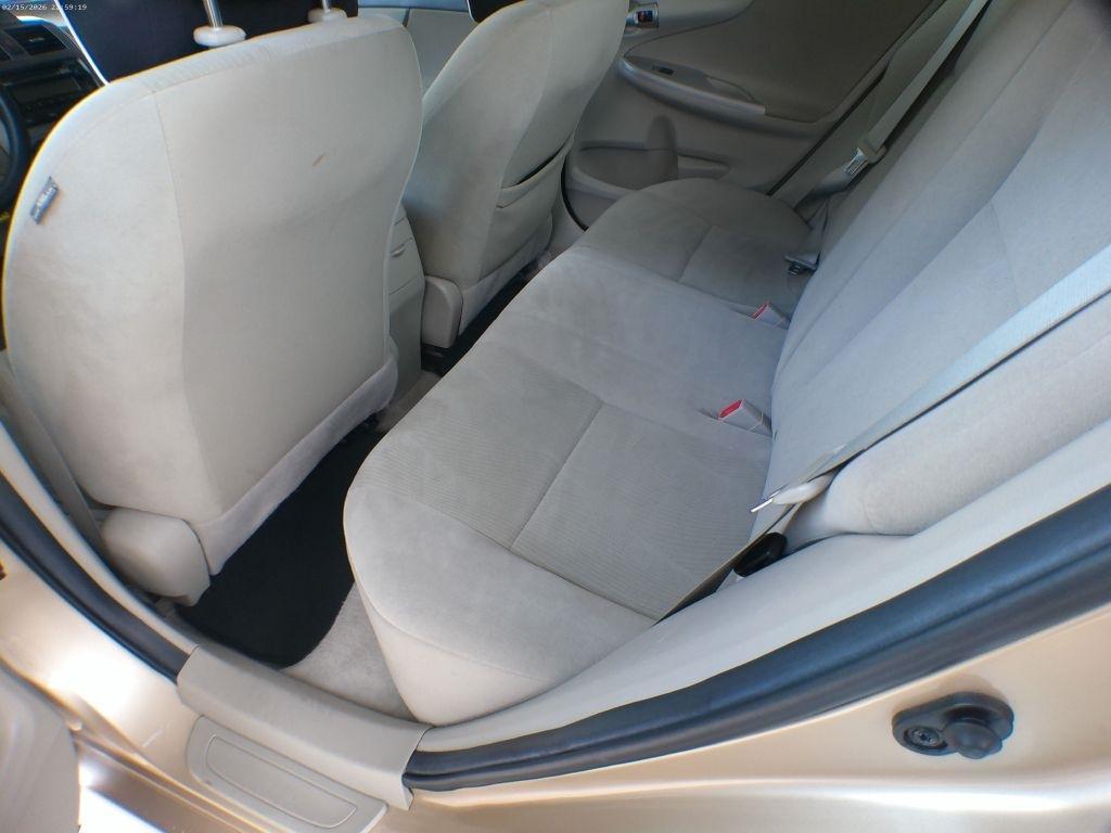 Toyota Corolla S 5-Speed MT 2012