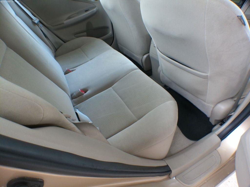 Toyota Corolla S 5-Speed MT 2012