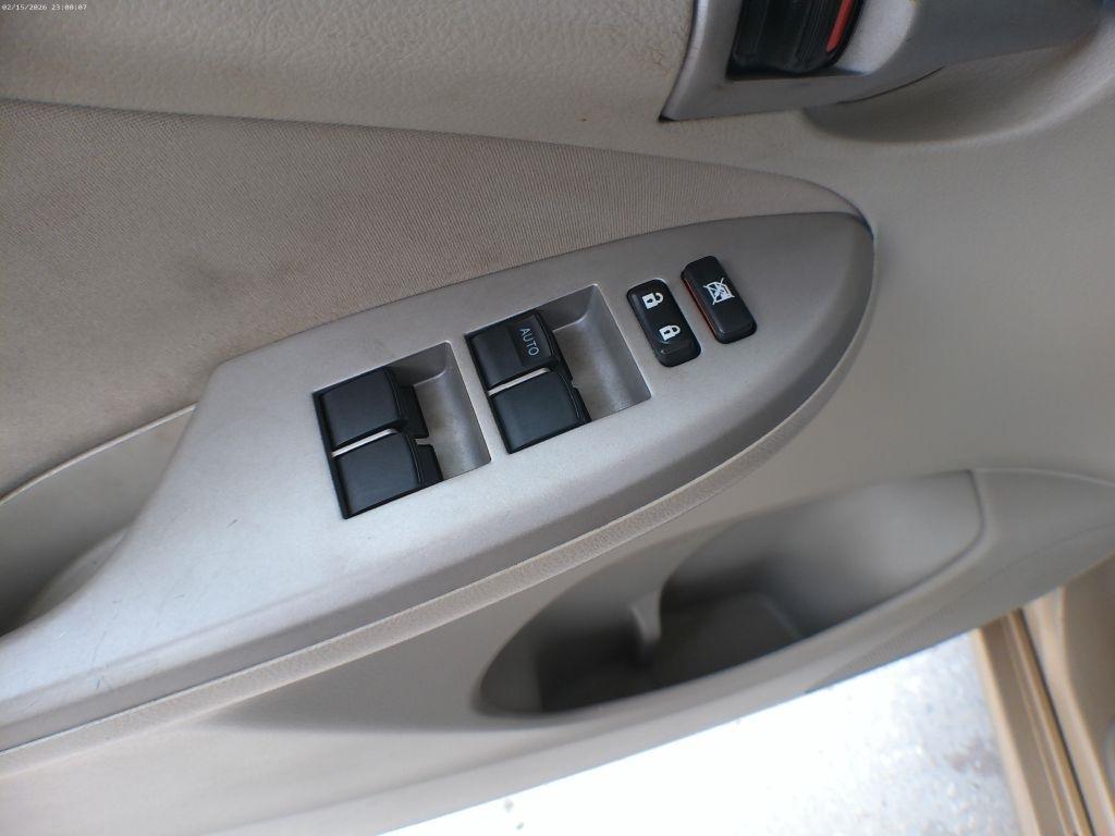 Toyota Corolla S 5-Speed MT 2012