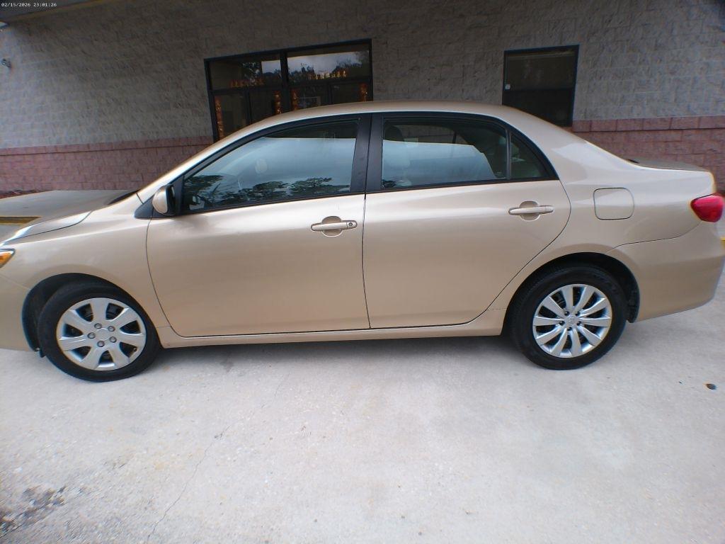 Toyota Corolla S 5-Speed MT 2012