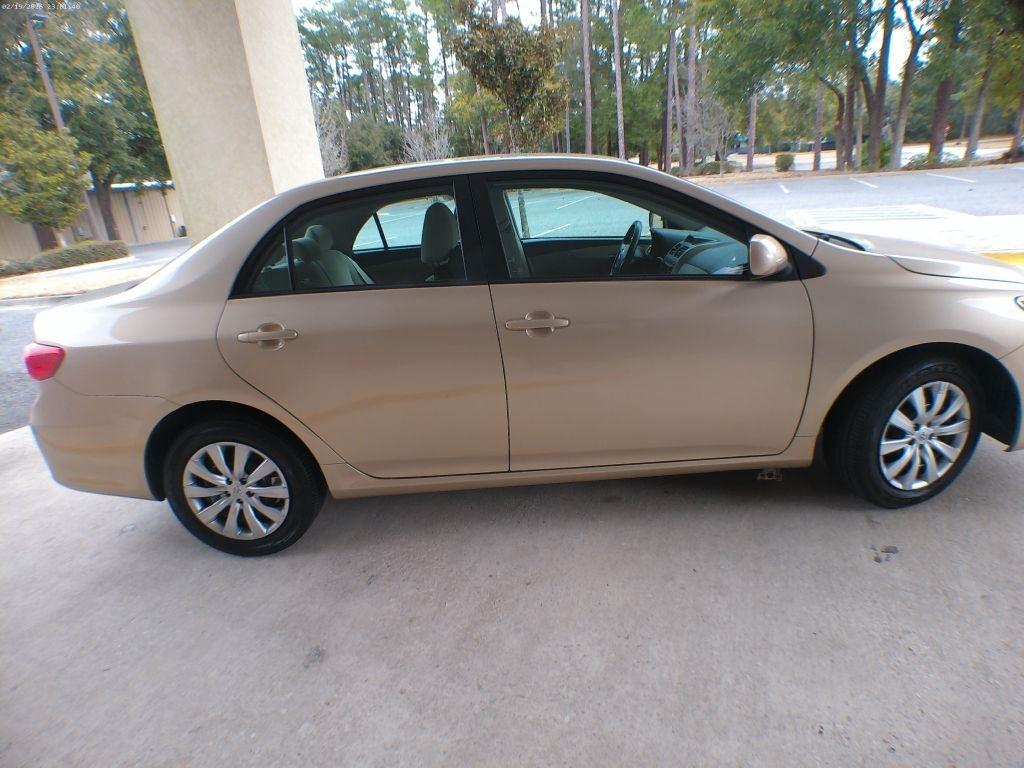 Toyota Corolla S 5-Speed MT 2012