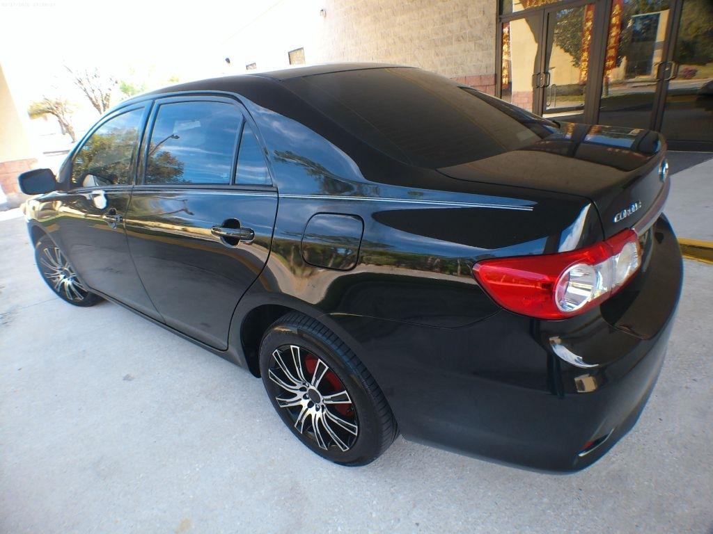 Toyota Corolla S 5-Speed MT 2012