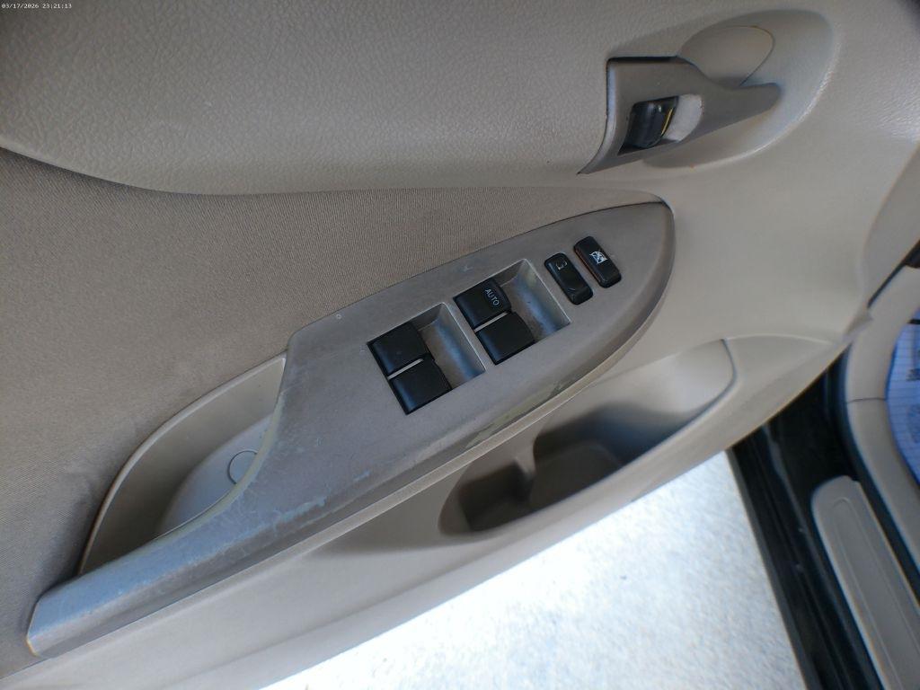 Toyota Corolla S 5-Speed MT 2012