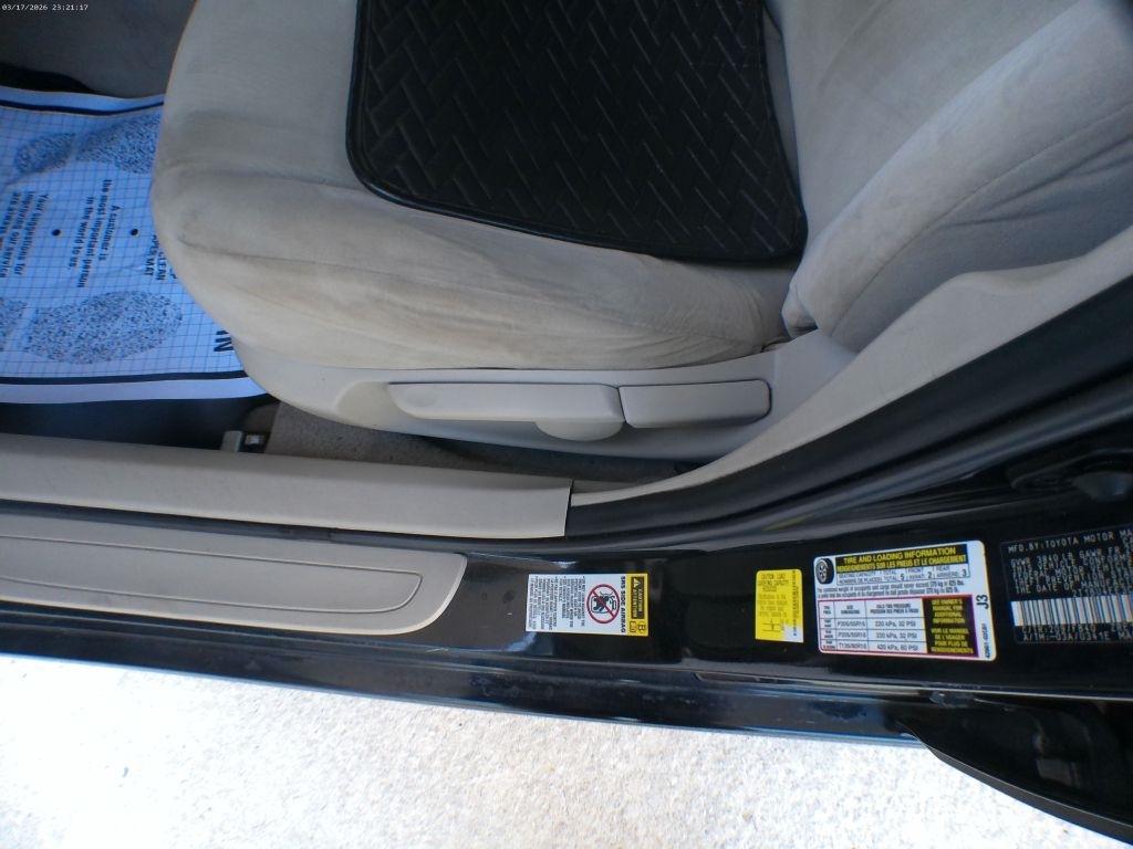 Toyota Corolla S 5-Speed MT 2012