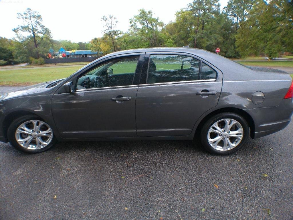 Ford Fusion SE 2012