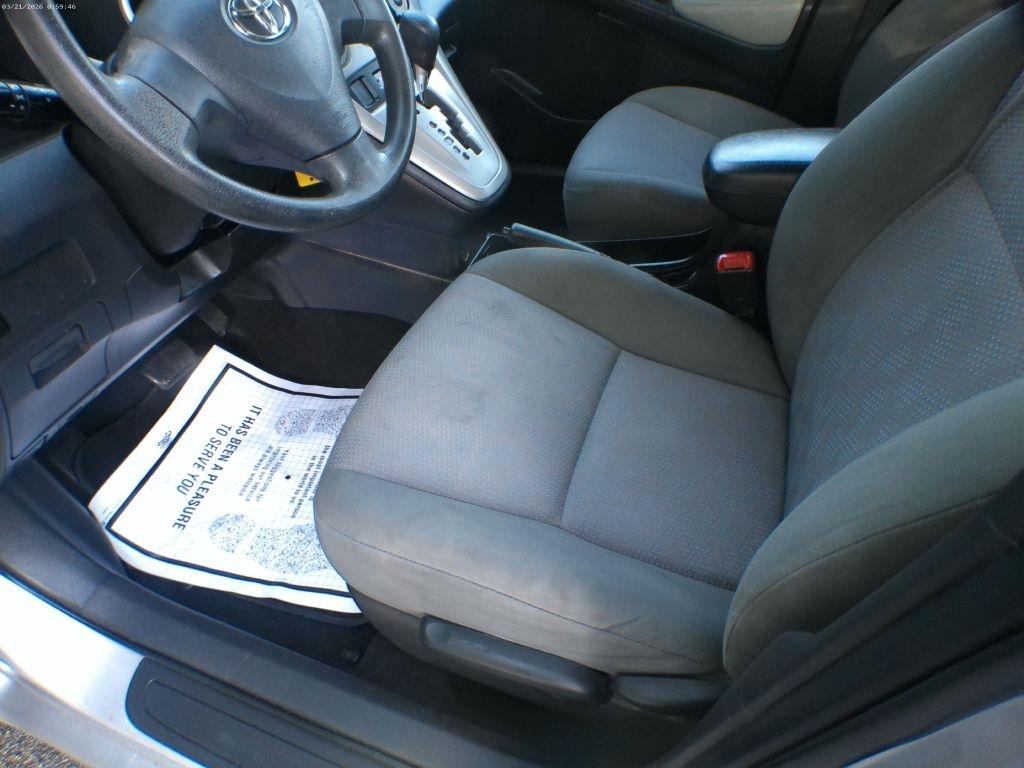 Toyota Matrix Base 4-Speed AT 2010